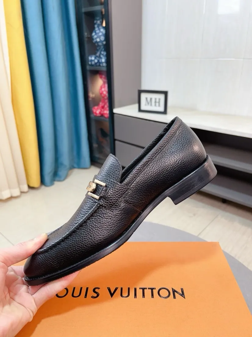 Men's men's shoes 💰500🌸🌸 [Louis Vuitton (LV)] High-end business formal leather shoes 🍀 luxurious and elegant style, both practicality and style, professional focus on details and quality, counter original 1⃣️: 1⃣️ ultra-accurate reproduction 👍🏻! Material: The upper is made of imported original calfskin➕imported Italian cowhide leather. Original anti-slip and wear-resistant outsole! Code number: 38--44 (45 customized)